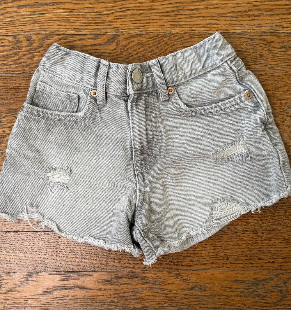 Zara Girls' Gray Denim Cut Off Shorts Size 6-7 - Picture 1 of 4